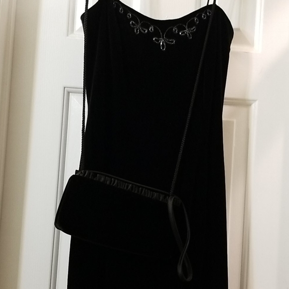 Dress - Picture 2 of 6